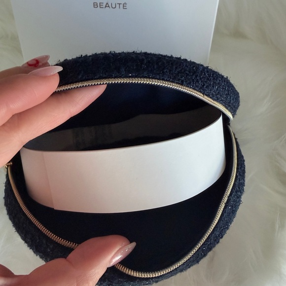 Chanel CHANEL beauté limited edition pouch
Holiday collection - Picture 4 of 5